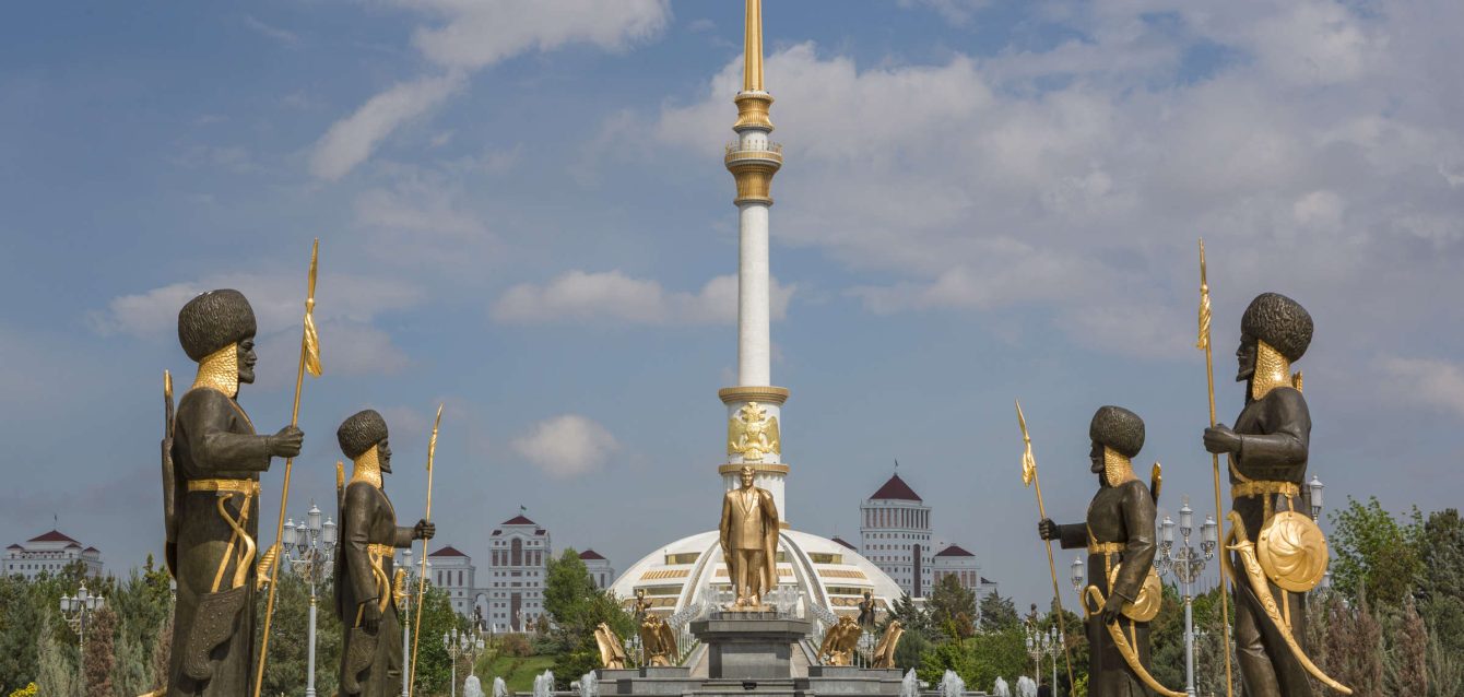 29918933-unabhaengigkeitsdenkmal-in-sgabat-hauptstadt-von-turkmenistan-2uchw2xNQnea