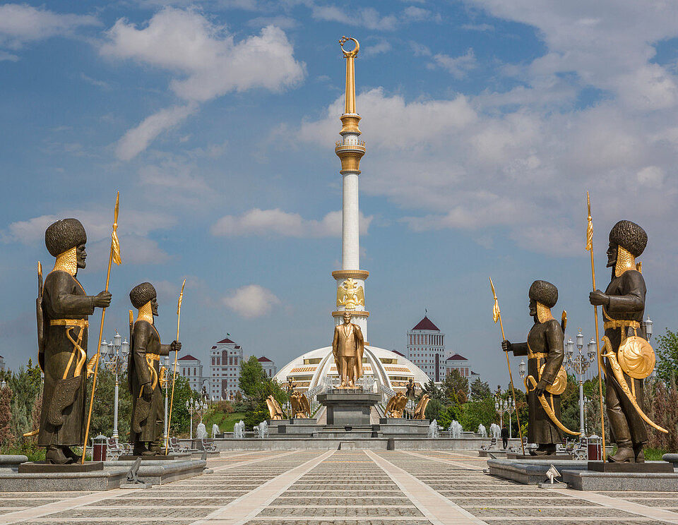70772407-Ashgabat-Turkmenistan-Central-Asia-Asia-architecture-avenue-city-colourful-golden-independence-monument-park